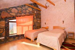 Отель Apaga Resort Иджеван Стандартный двухместный номер с 2 отдельными кроватями-9